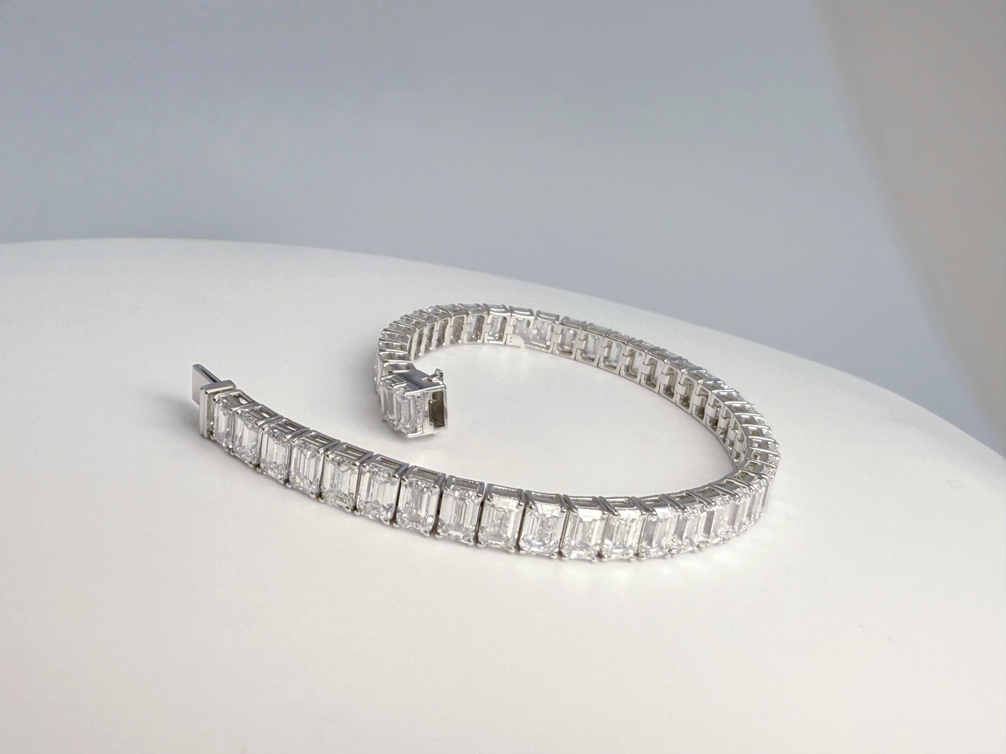 Emerald-Cut Diamonds Tennis Bracelet